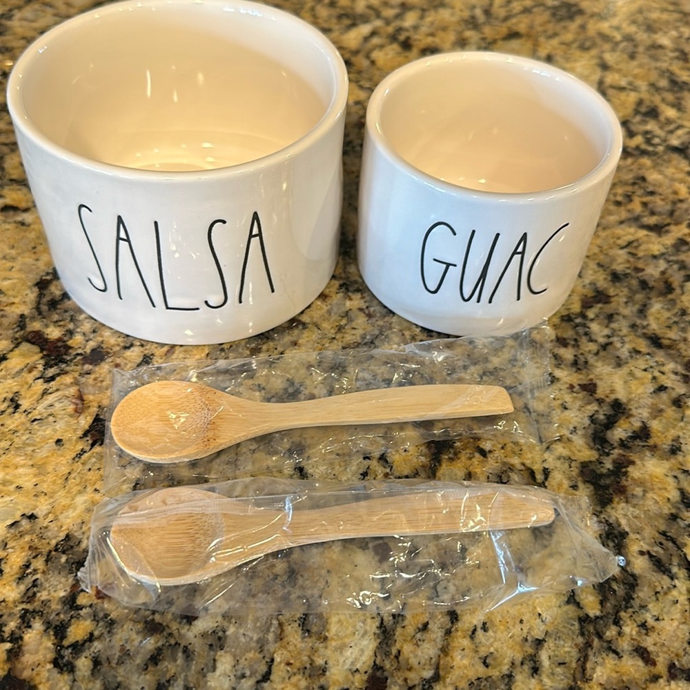 Never used Rae Dunn Salsa and Guac bowls